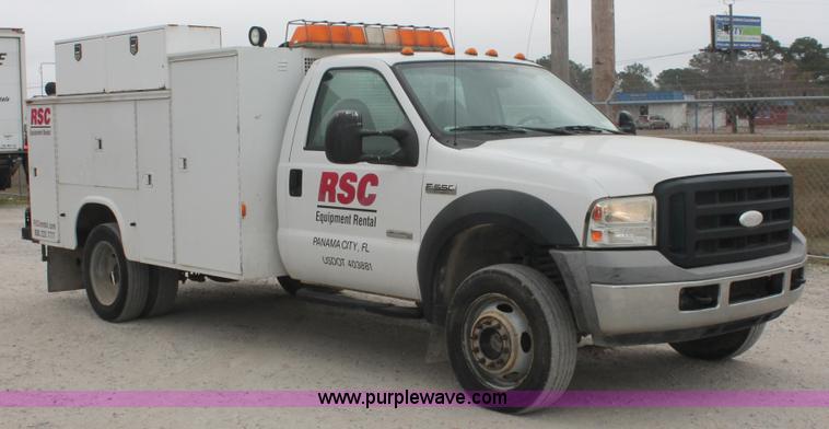 image for item E2557 2006 Ford F550 XL Super Duty utility truck