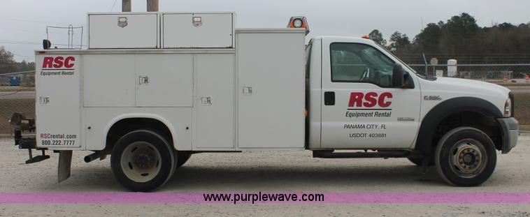 image for item E2557 2006 Ford F550 XL Super Duty utility truck