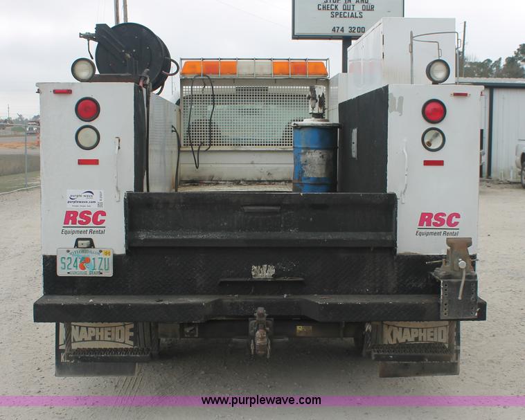 image for item E2557 2006 Ford F550 XL Super Duty utility truck