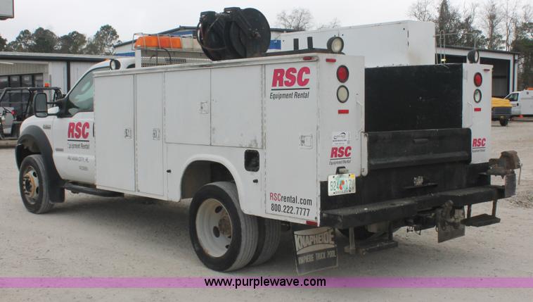 image for item E2557 2006 Ford F550 XL Super Duty utility truck