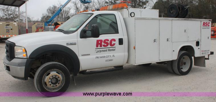 image for item E2557 2006 Ford F550 XL Super Duty utility truck