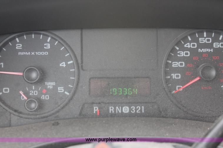 image for item E2557 2006 Ford F550 XL Super Duty utility truck