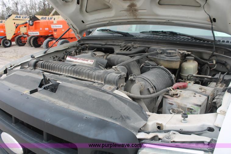 image for item E2557 2006 Ford F550 XL Super Duty utility truck