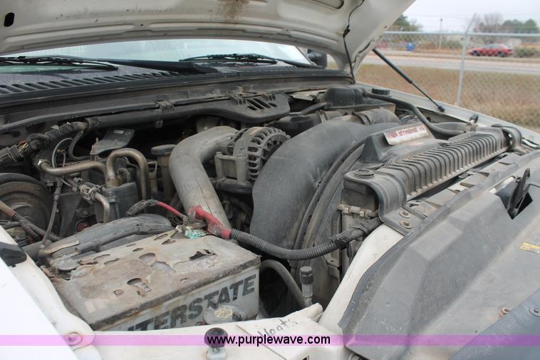 image for item E2557 2006 Ford F550 XL Super Duty utility truck