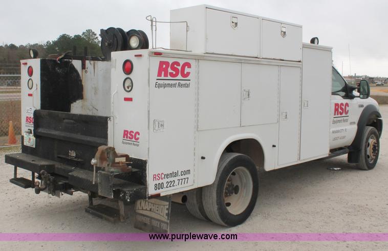 image for item E2557 2006 Ford F550 XL Super Duty utility truck