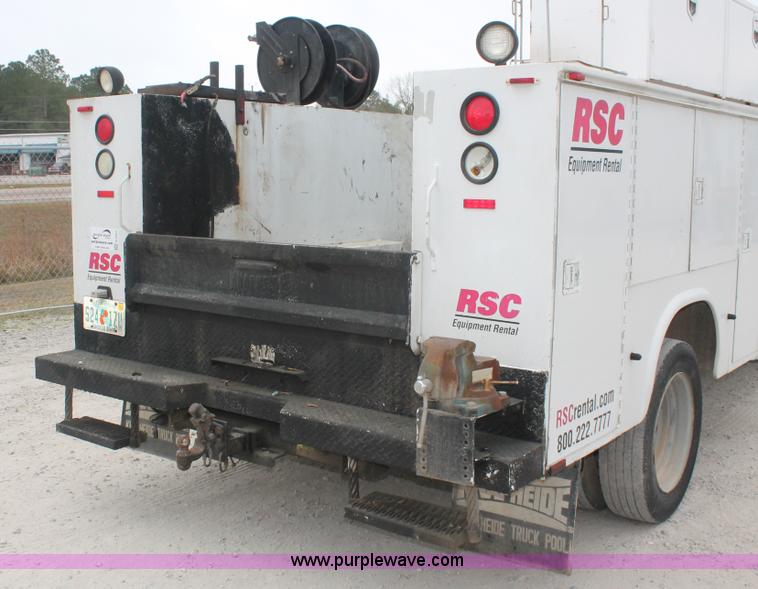 image for item E2557 2006 Ford F550 XL Super Duty utility truck