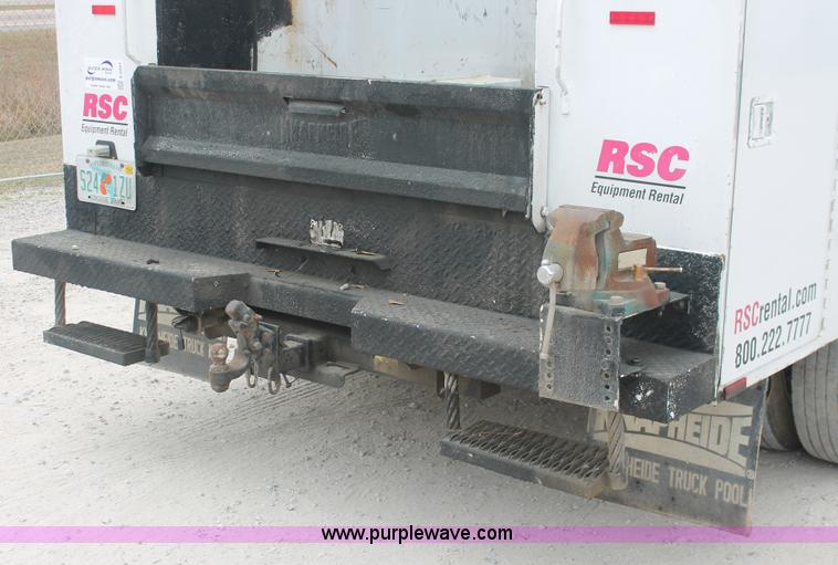 image for item E2557 2006 Ford F550 XL Super Duty utility truck