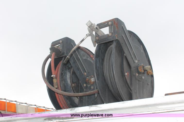 image for item E2557 2006 Ford F550 XL Super Duty utility truck