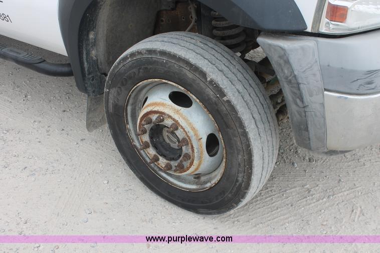 image for item E2557 2006 Ford F550 XL Super Duty utility truck