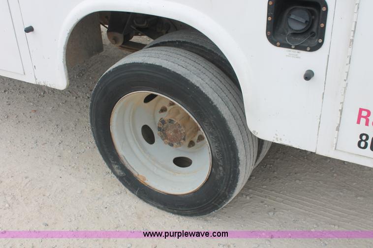 image for item E2557 2006 Ford F550 XL Super Duty utility truck