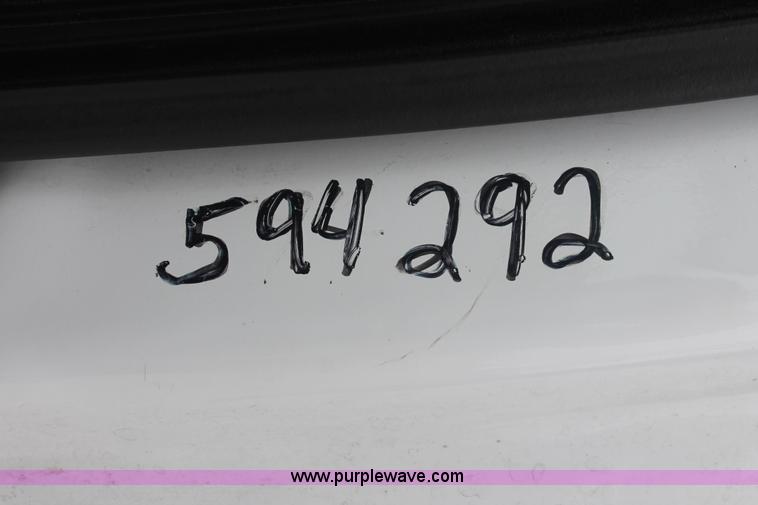 image for item E2557 2006 Ford F550 XL Super Duty utility truck