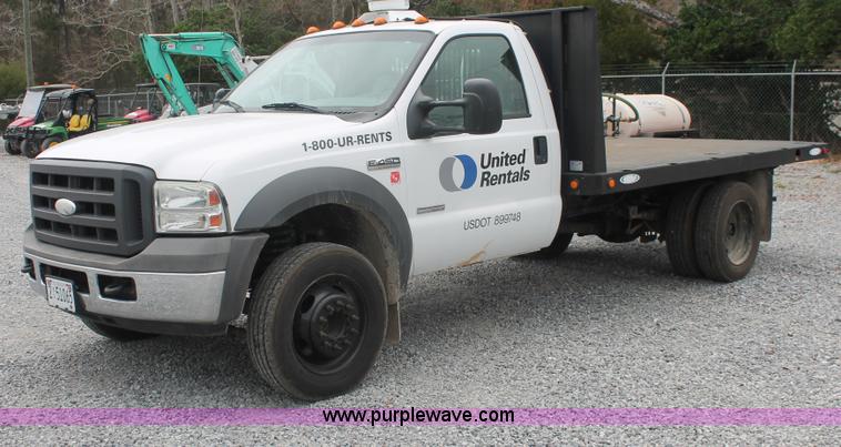 image for item E2558 2005 Ford F450 XL Super Duty flatbed truck