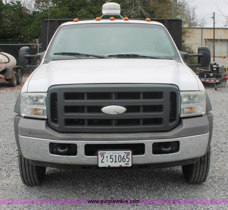 image for item E2558 2005 Ford F450 XL Super Duty flatbed truck