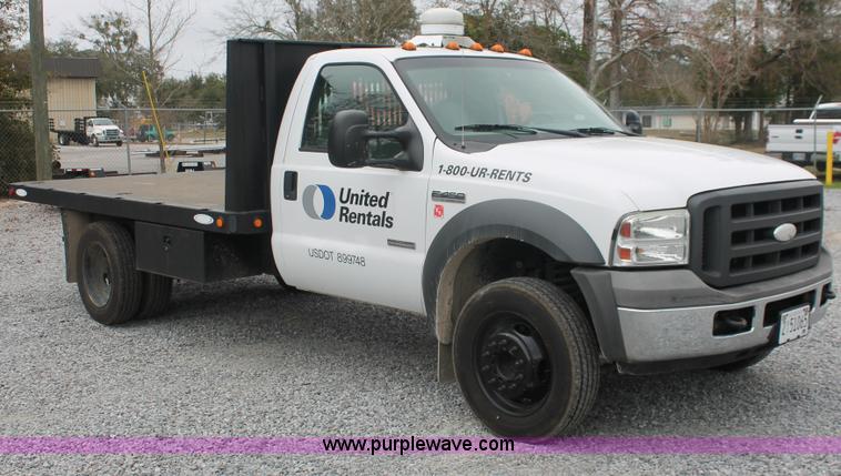 image for item E2558 2005 Ford F450 XL Super Duty flatbed truck