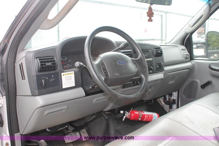 image for item E2558 2005 Ford F450 XL Super Duty flatbed truck