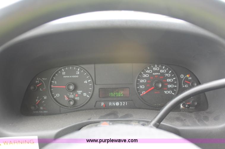 image for item E2558 2005 Ford F450 XL Super Duty flatbed truck