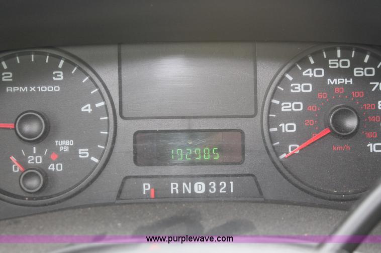 image for item E2558 2005 Ford F450 XL Super Duty flatbed truck