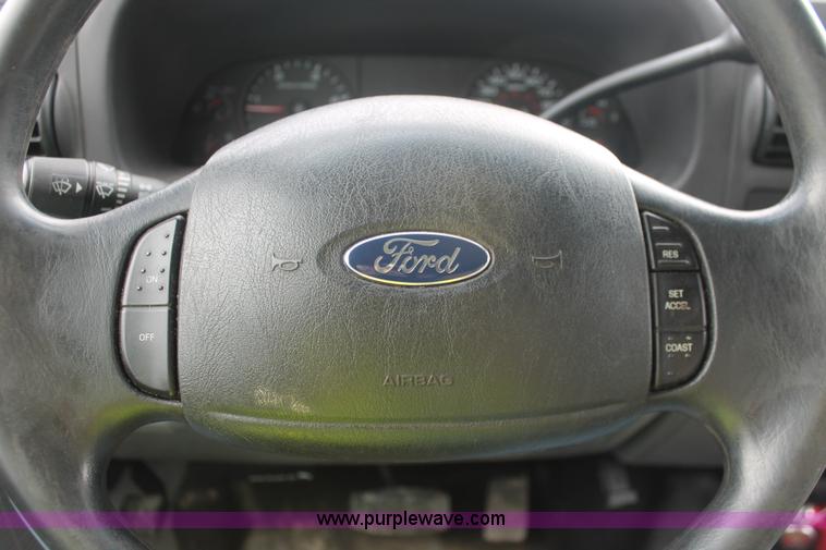 image for item E2558 2005 Ford F450 XL Super Duty flatbed truck