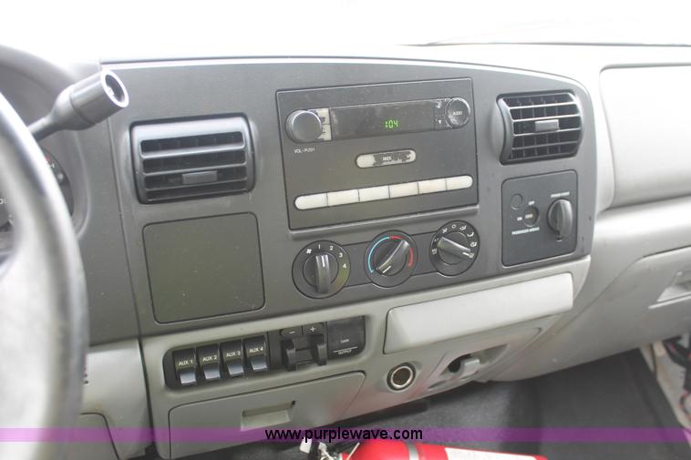 image for item E2558 2005 Ford F450 XL Super Duty flatbed truck