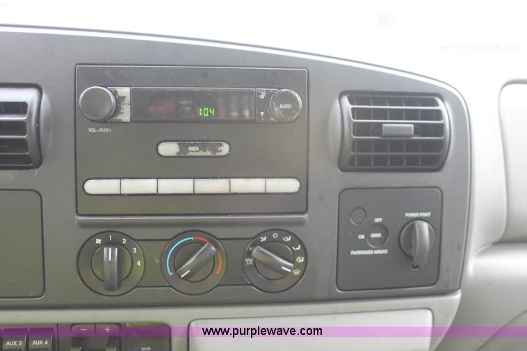 image for item E2558 2005 Ford F450 XL Super Duty flatbed truck