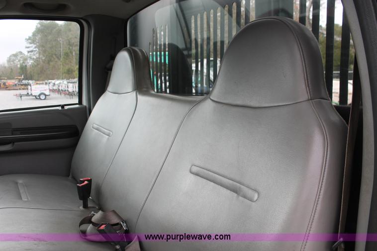 image for item E2558 2005 Ford F450 XL Super Duty flatbed truck