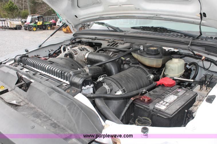 image for item E2558 2005 Ford F450 XL Super Duty flatbed truck