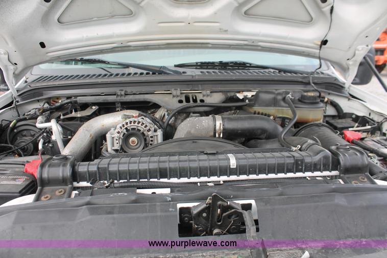 image for item E2558 2005 Ford F450 XL Super Duty flatbed truck