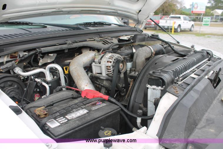 image for item E2558 2005 Ford F450 XL Super Duty flatbed truck