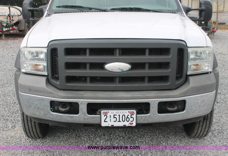 image for item E2558 2005 Ford F450 XL Super Duty flatbed truck