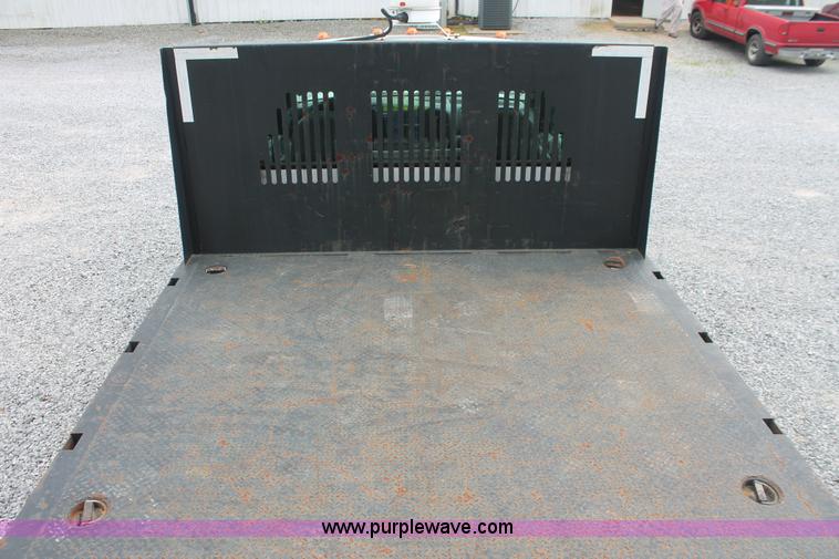 image for item E2558 2005 Ford F450 XL Super Duty flatbed truck