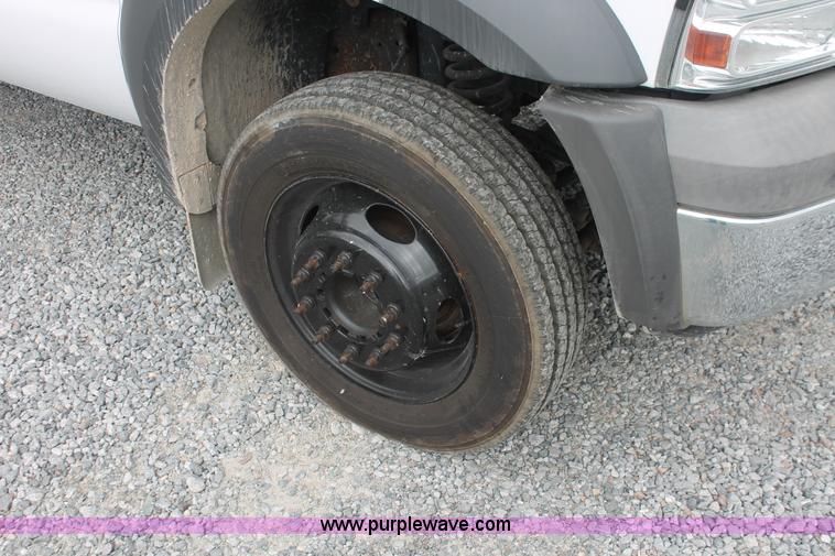 image for item E2558 2005 Ford F450 XL Super Duty flatbed truck