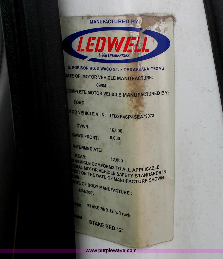 image for item E2558 2005 Ford F450 XL Super Duty flatbed truck