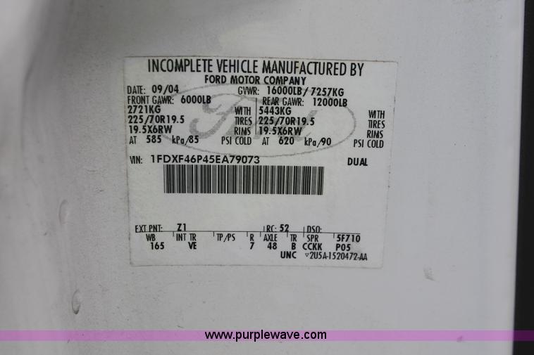 image for item E2558 2005 Ford F450 XL Super Duty flatbed truck