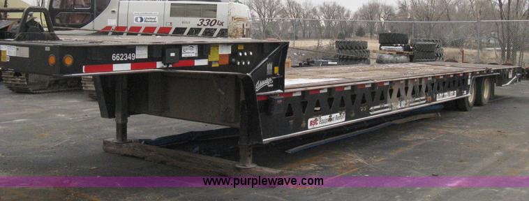 image for item E3002 2007 Trail King TK70HT Advantage Series hydraulic dovetail equipment trailer