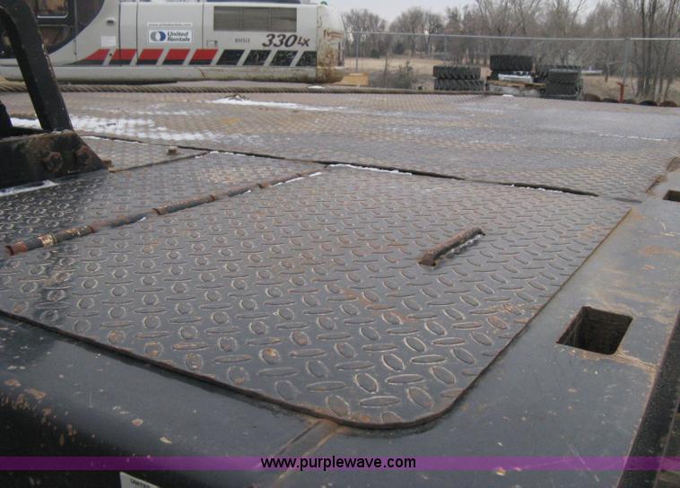 image for item E3002 2007 Trail King TK70HT Advantage Series hydraulic dovetail equipment trailer