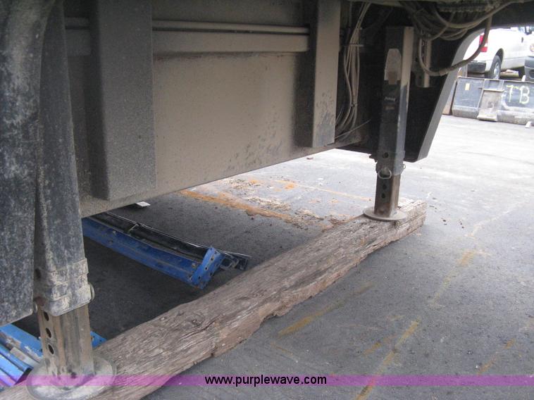 image for item E3002 2007 Trail King TK70HT Advantage Series hydraulic dovetail equipment trailer