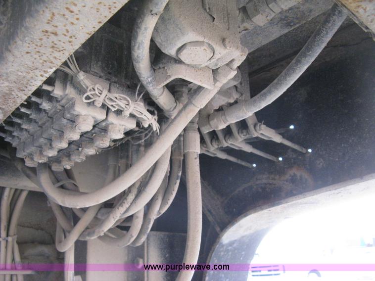 image for item E3002 2007 Trail King TK70HT Advantage Series hydraulic dovetail equipment trailer