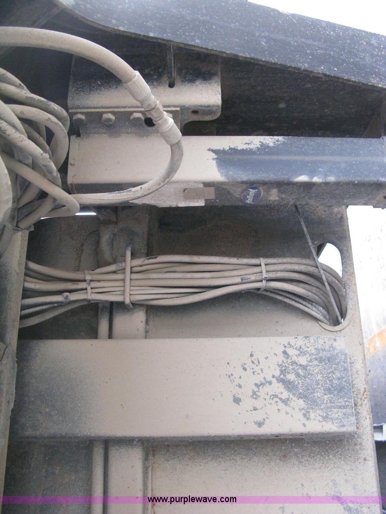 image for item E3002 2007 Trail King TK70HT Advantage Series hydraulic dovetail equipment trailer