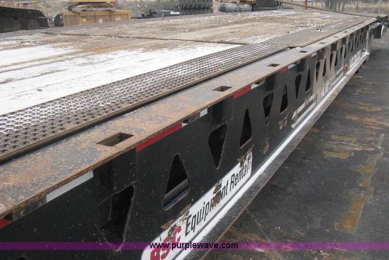 image for item E3002 2007 Trail King TK70HT Advantage Series hydraulic dovetail equipment trailer