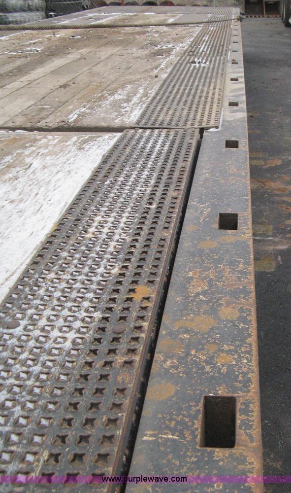 image for item E3002 2007 Trail King TK70HT Advantage Series hydraulic dovetail equipment trailer