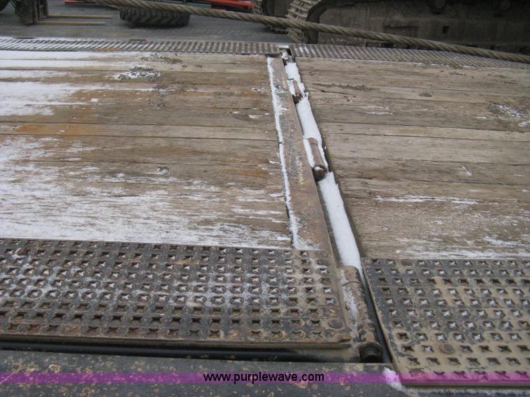 image for item E3002 2007 Trail King TK70HT Advantage Series hydraulic dovetail equipment trailer