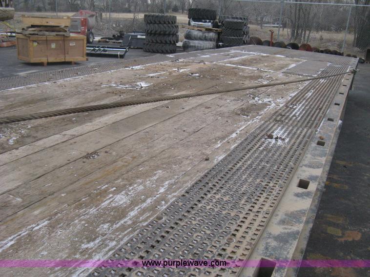 image for item E3002 2007 Trail King TK70HT Advantage Series hydraulic dovetail equipment trailer