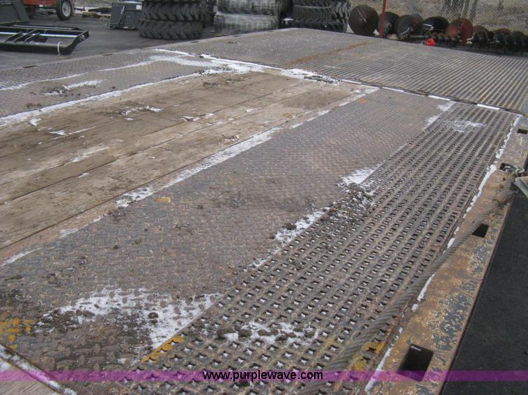 image for item E3002 2007 Trail King TK70HT Advantage Series hydraulic dovetail equipment trailer