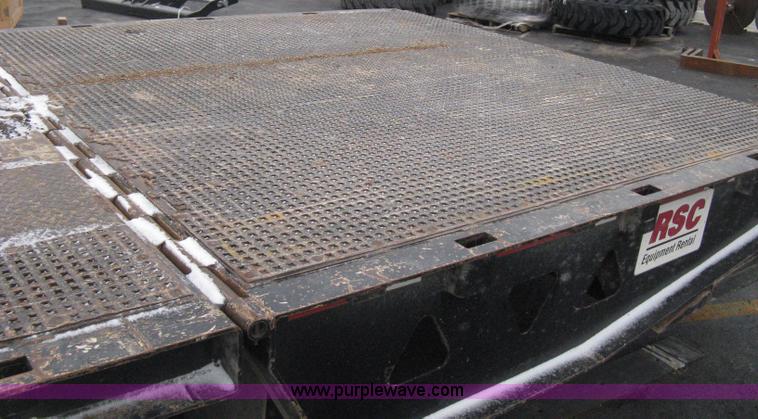 image for item E3002 2007 Trail King TK70HT Advantage Series hydraulic dovetail equipment trailer