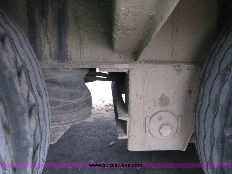 image for item E3002 2007 Trail King TK70HT Advantage Series hydraulic dovetail equipment trailer