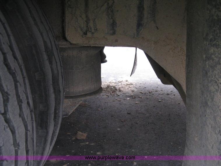 image for item E3002 2007 Trail King TK70HT Advantage Series hydraulic dovetail equipment trailer