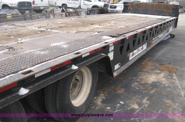 image for item E3002 2007 Trail King TK70HT Advantage Series hydraulic dovetail equipment trailer