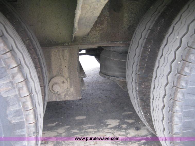 image for item E3002 2007 Trail King TK70HT Advantage Series hydraulic dovetail equipment trailer