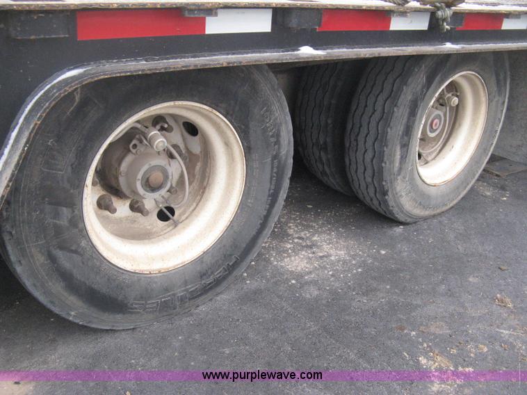 image for item E3002 2007 Trail King TK70HT Advantage Series hydraulic dovetail equipment trailer