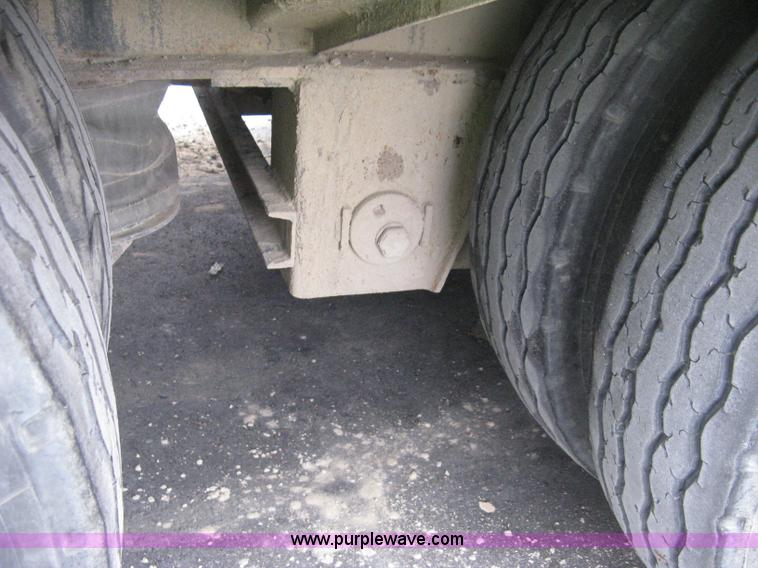 image for item E3002 2007 Trail King TK70HT Advantage Series hydraulic dovetail equipment trailer